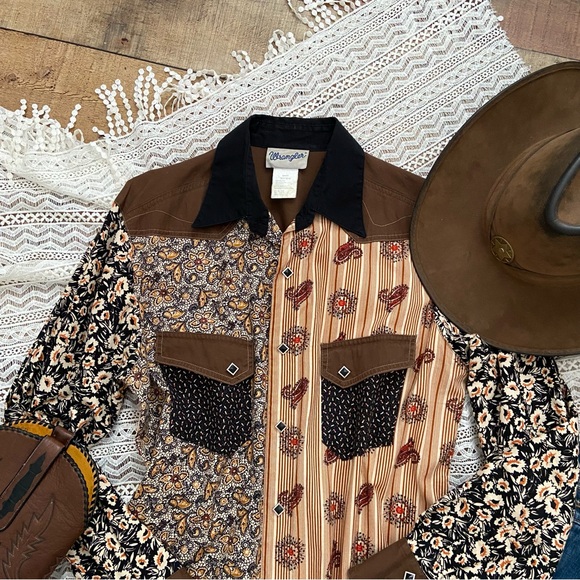 Wrangler Retro Multicolor Floral Metal Snap Shirt - Picture 2 of 14